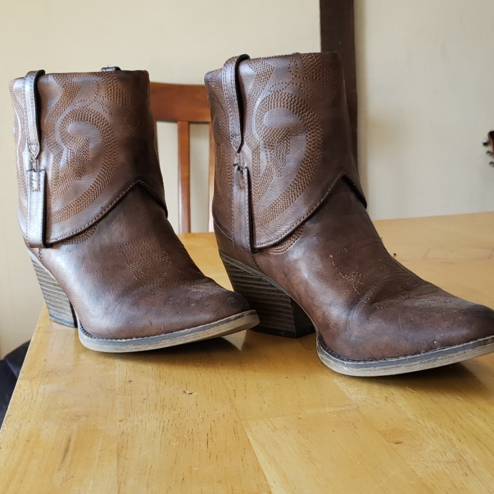 Bongo ankle cowboy boots